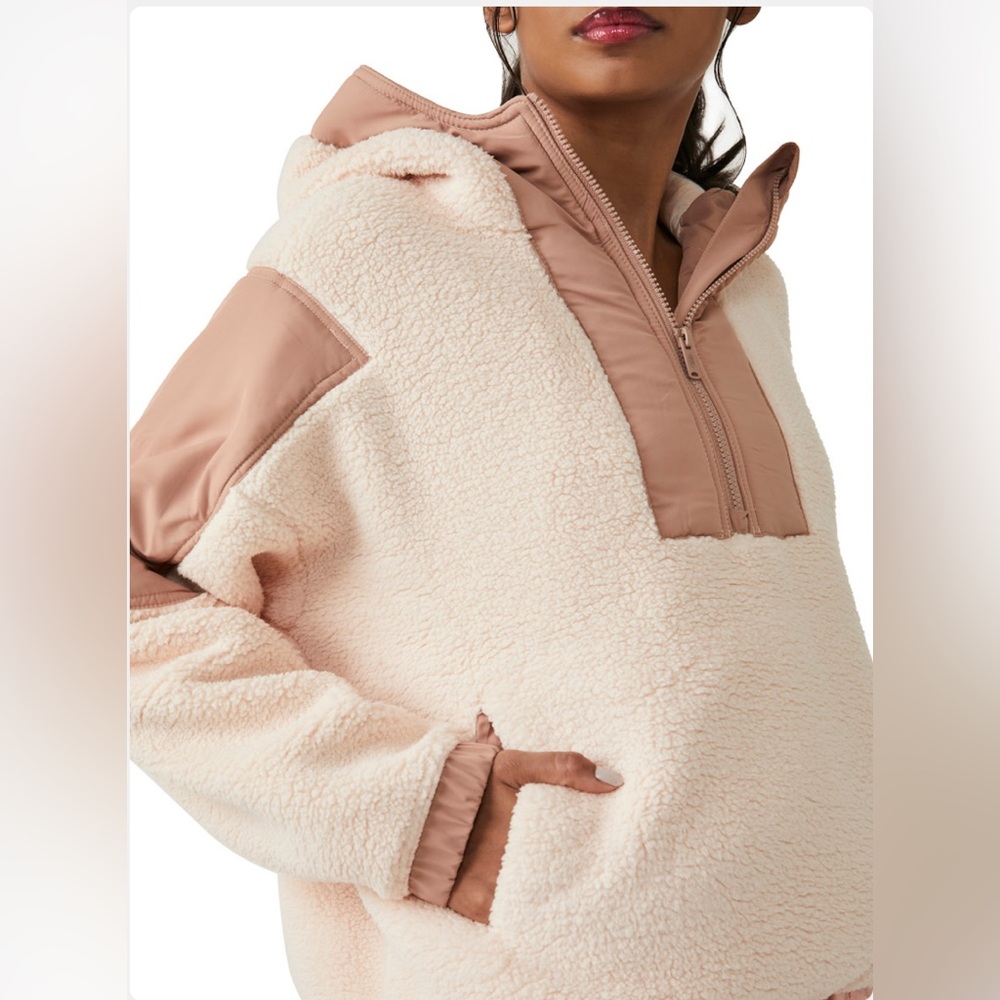 NWOT FP Movement Women’s Lead the Pack Pullover Fleece in Vanilla Chai